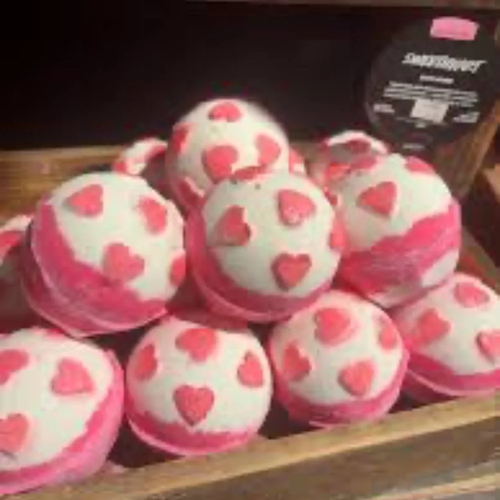 LUSH Sweetheart Bath Bomb 6.3 oz.  VEGAN